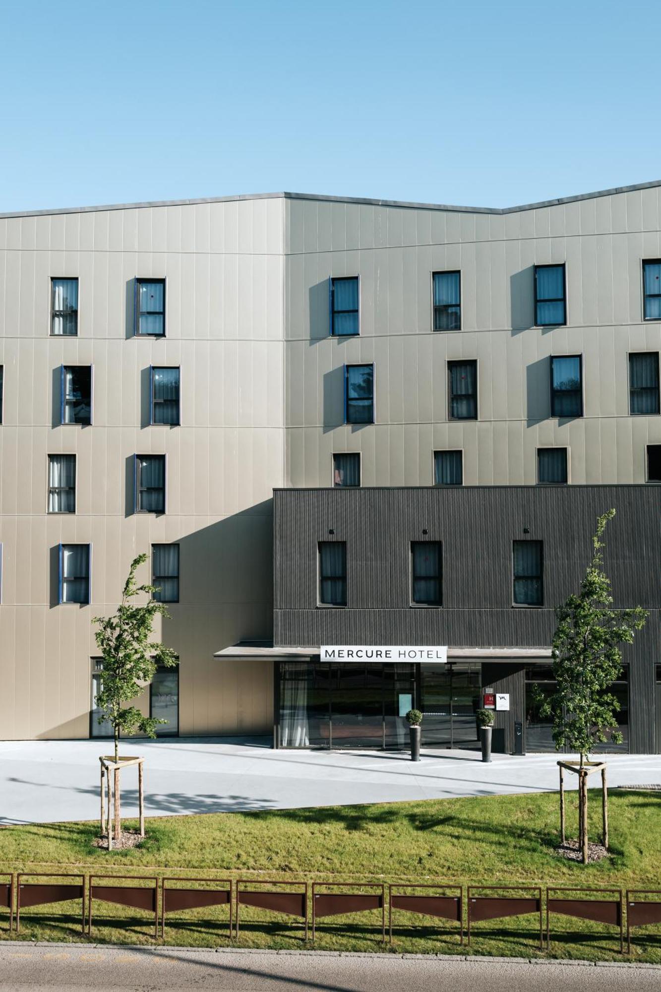 Mercure Centre Port 4*